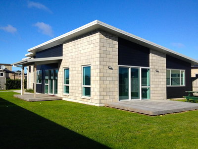 Surfers Retreat - Waihi Holiday Home