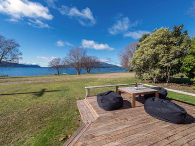 Tarawera Lakefront - Lake Tarawera Holiday Home