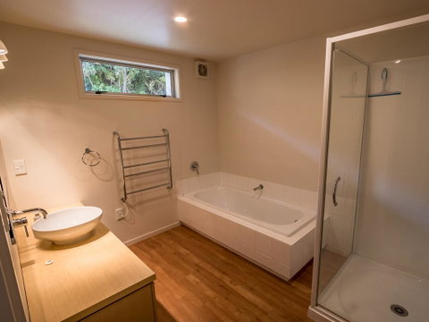 Te Wharepuni - Tata Beach Holiday Home - Accommodation New Zealand 2