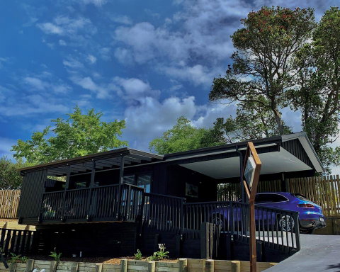 THE BOAT SHED, Matakana River - Accommodation New Zealand 2