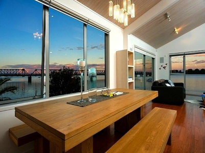 The Boatshed - Harbourfront Tauranga Holiday Apartment