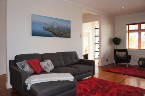 THE BULLER BUNGALOW - YOU WILL FALL IN LOVE - Accommodation New Zealand 3