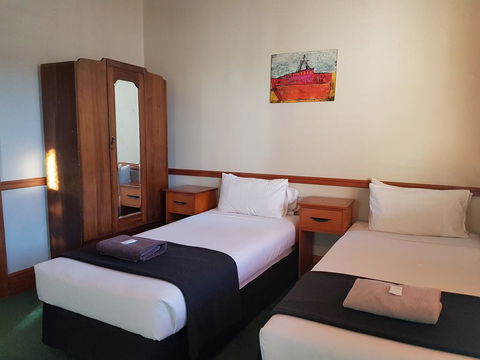 The Cambridge Hotel - Accommodation New Zealand 3