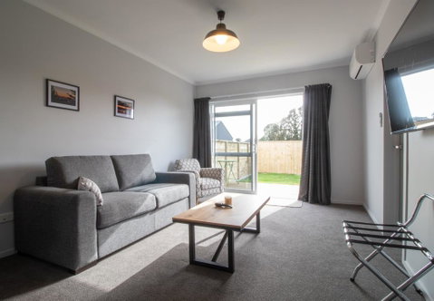THE FLIGHT PAD - WINDOW SEAT - Accommodation New Zealand 0