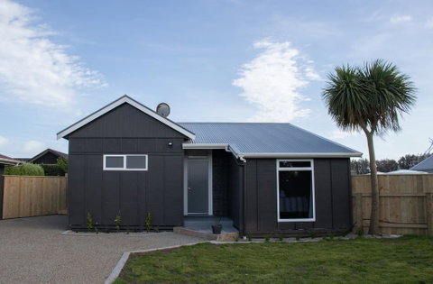 THE FLIGHT PAD - WINDOW SEAT - Accommodation New Zealand 1
