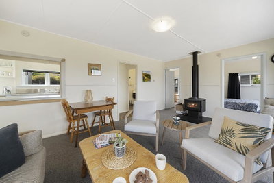 The Green Trout - Paraparaumu Beach Holiday Home
