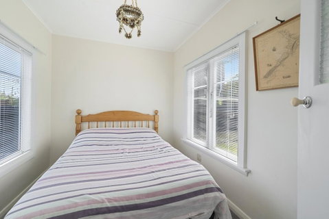 The Green Trout - Paraparaumu Beach Holiday Home - Accommodation New Zealand 2