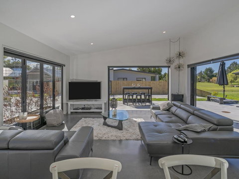 The Honey House - Pauanui Holiday Home - Accommodation New Zealand 2