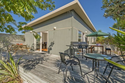 The Kiwi Bach - Matarangi Holiday Home