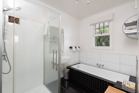 The Old Oak Boutique Hotel - Accommodation New Zealand 2