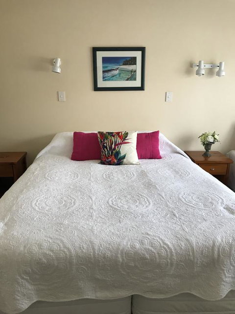 Tipi And Bobs Waterfront Lodge - Accommodation New Zealand 3