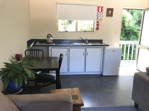 Tipi And Bobs Waterfront Lodge - Accommodation New Zealand 1