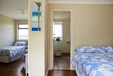 Tipi And Bobs Waterfront Lodge - Accommodation New Zealand 0