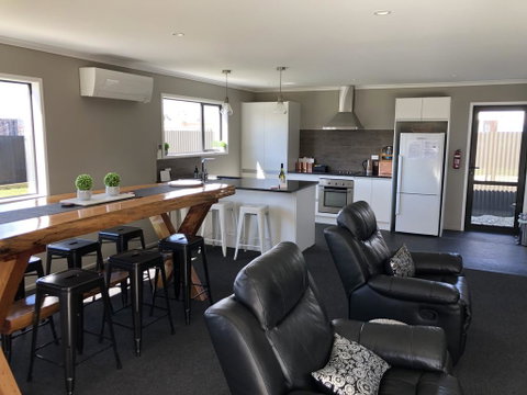 Twizel - Rhoboro Getaway - Modern & Relaxing - Accommodation New Zealand 0