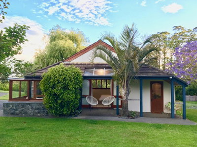 Under The Palm - Charming Cottage In Country Garden