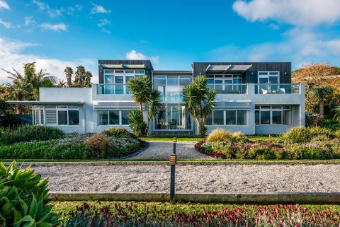 Waiheke Waterfront Lodge - Accommodation New Zealand 2