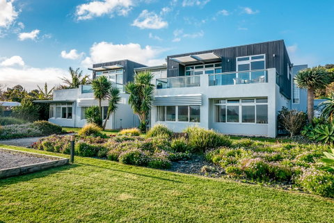 Waiheke Waterfront Lodge - Accommodation New Zealand 3