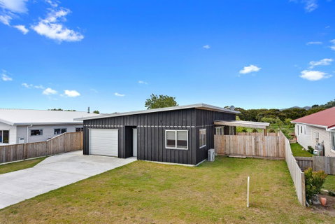 Waiotahe Executive Getaway - Accommodation New Zealand 0