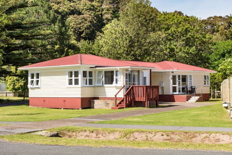 Waitangi Beach Unit B - Accommodation New Zealand 0