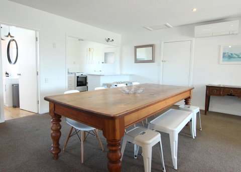 1 - Delightfully Fresh, Private Home Close To Town - Accommodation New Zealand 2