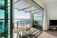 1BR Princes Wharf Apartment with Fabulous Views