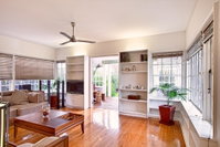 200 Riccarton Holiday House