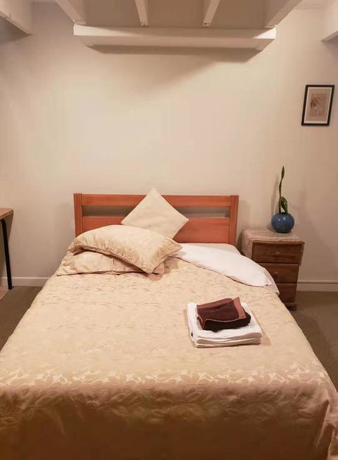25 Glenfell Place - Serviced Studio - Accommodation New Zealand 3