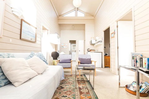 3 Bedroom Home With Harbour Views - Accommodation New Zealand 0