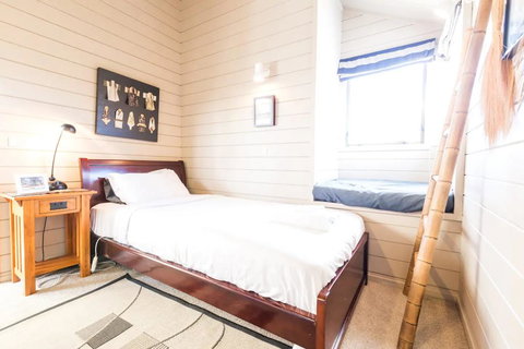 3 Bedroom Home With Harbour Views - Accommodation New Zealand 3