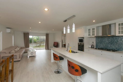 A Comfortable 5-Bedrooms House - Accommodation New Zealand 0