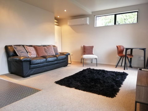 A Stone's Throw From Town - Accommodation New Zealand 1