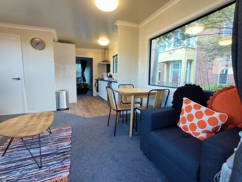 A Stone's Throw From Town (Cosy Home) - Accommodation New Zealand 3