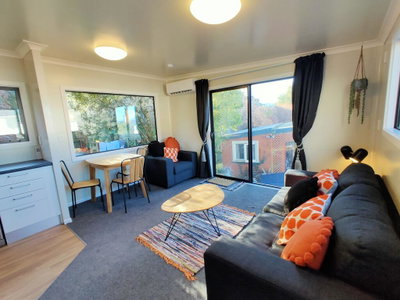 A Stone's Throw From Town (Cosy Home)