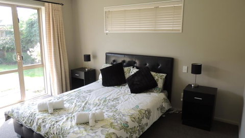 Airport, Motorway, Shopping Handy - Accommodation New Zealand 2