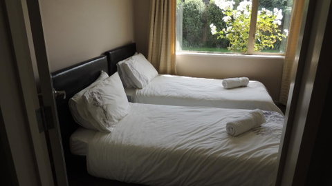 Airport, Motorway, Shopping Handy - Accommodation New Zealand 1