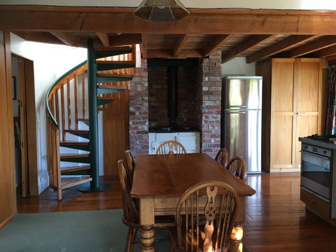 Akaroa Coastal Cottage - Accommodation New Zealand 3