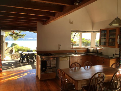 Akaroa Coastal Cottage - Accommodation New Zealand 1