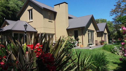 Akaroa Hideaway - FyrneBrooke House - Accommodation New Zealand 0