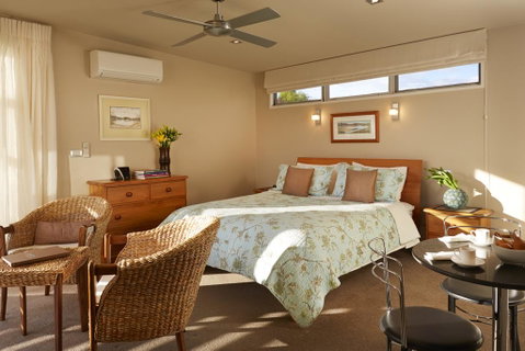 Almyra Waterfront Accommodation - Accommodation New Zealand 2