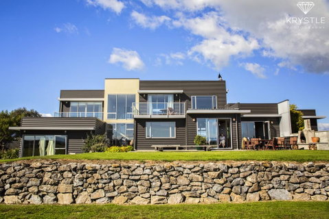 Appleby House & Rabbit Island Huts - Accommodation New Zealand 1
