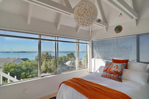 Art House - Water Views- Private Garden - Accommodation New Zealand 3