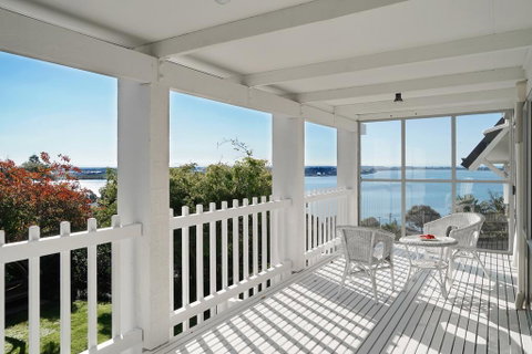 Art House - Water Views- Private Garden - Accommodation New Zealand 1
