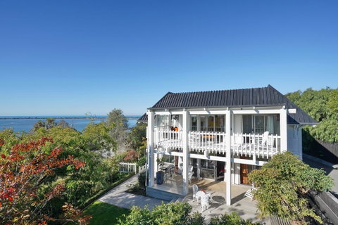 Art House - Water Views- Private Garden - Accommodation New Zealand 0