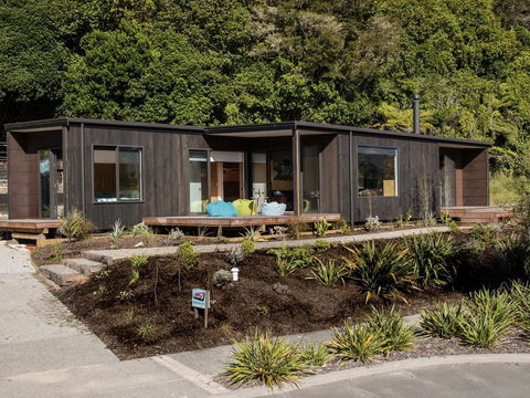 Bach 7 By The Sea - Marahau Holiday Home - Accommodation New Zealand 2