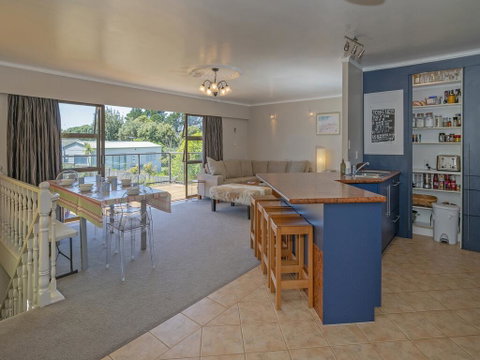 Bach On Boulevard - Pauanui Holiday Home - Accommodation New Zealand 3