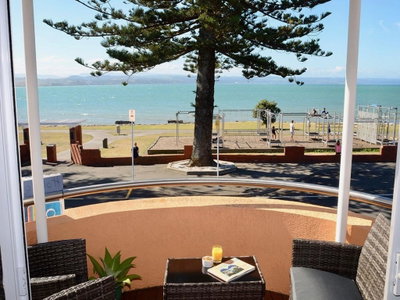 Barrons On The Beach - Napier Holiday Home
