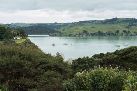 Bay View Beach House - Raglan Holiday Home - Accommodation New Zealand 0