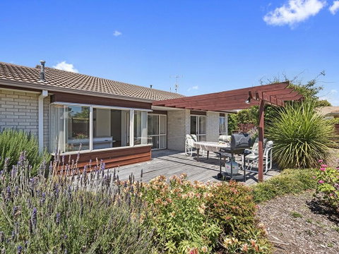 Beach And Golf Delight - Mt Maunganui Holiday Home - Accommodation New Zealand 0