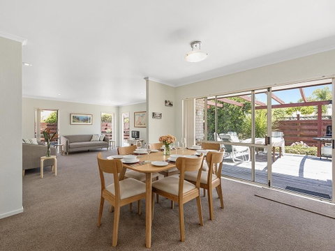 Beach And Golf Delight - Mt Maunganui Holiday Home - Accommodation New Zealand 2