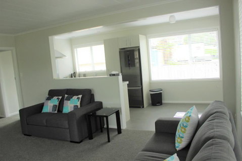 Beach House - Raglan CBD - Accommodation New Zealand 3